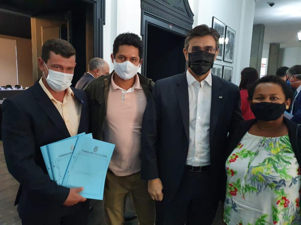 Foto 4 de 10 — Vereadores e prefeito de Trabiju buscam recursos junto ao governo estadual
